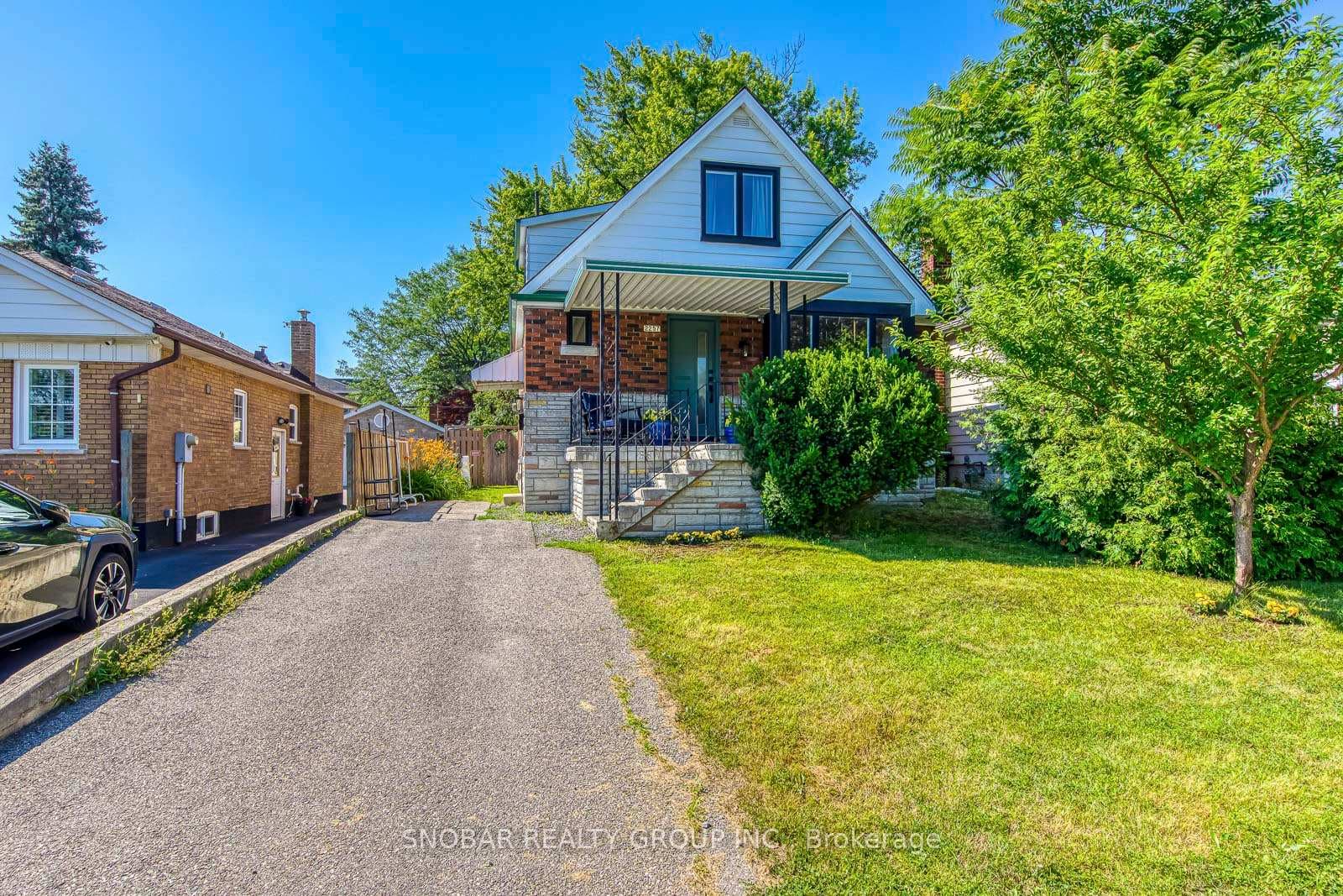 2257 Lawrence Avenue photo 2