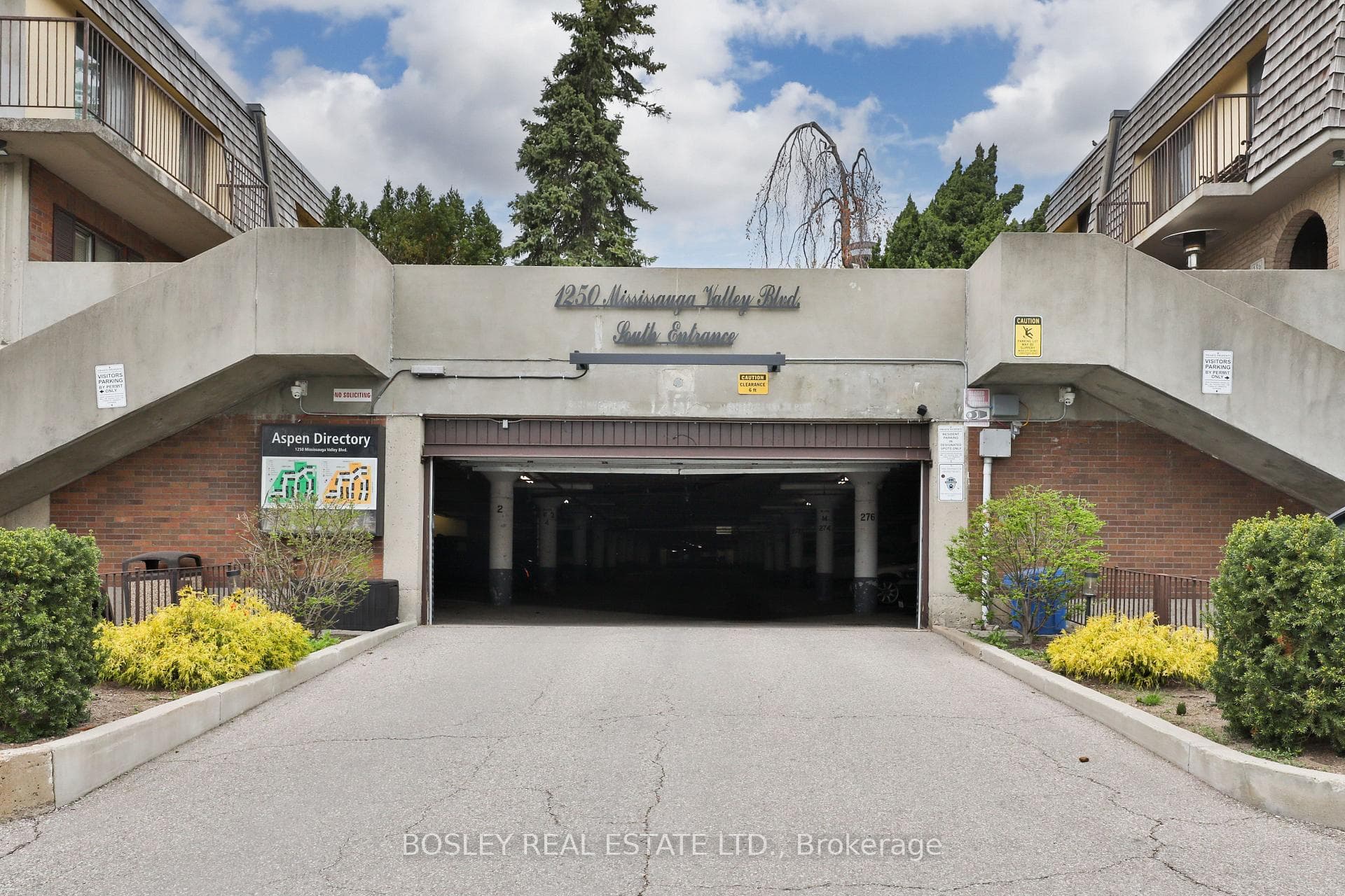 1250 Mississauga Valley Boulevard Unit 4 photo 2