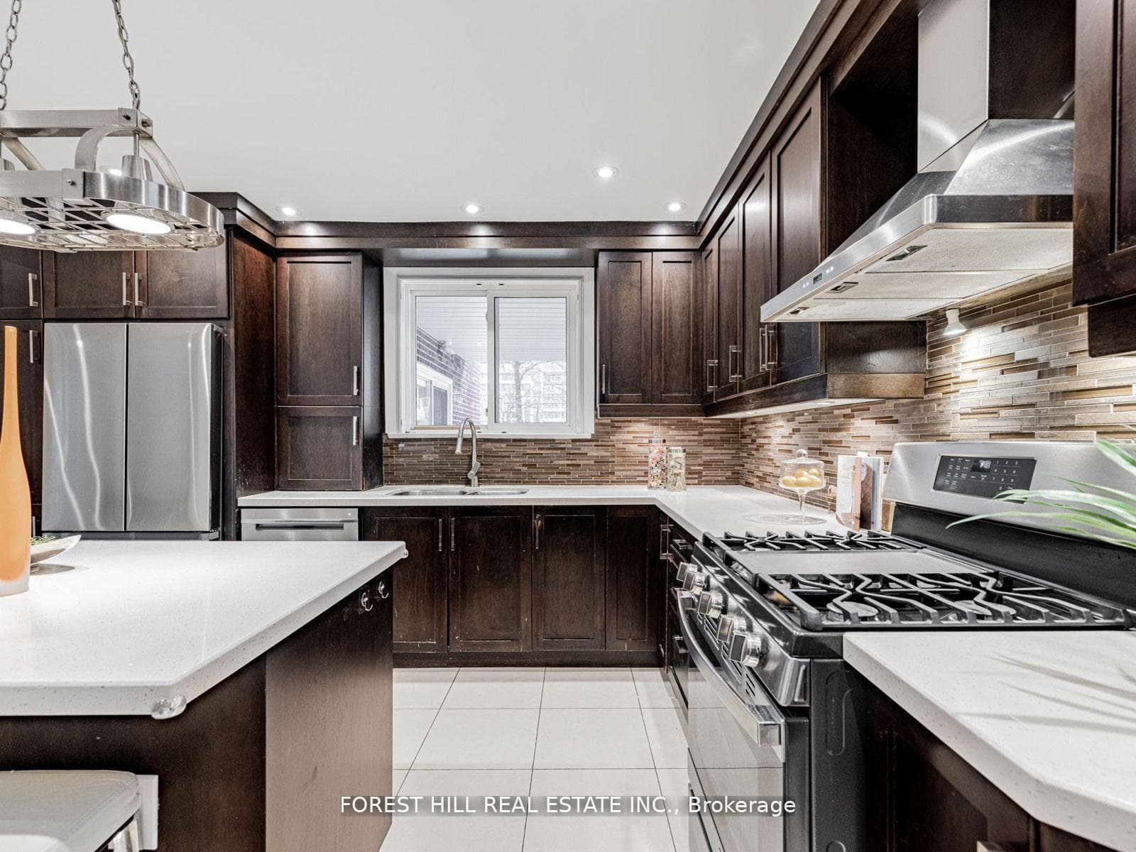 381 Hollywood Avenue photo 18