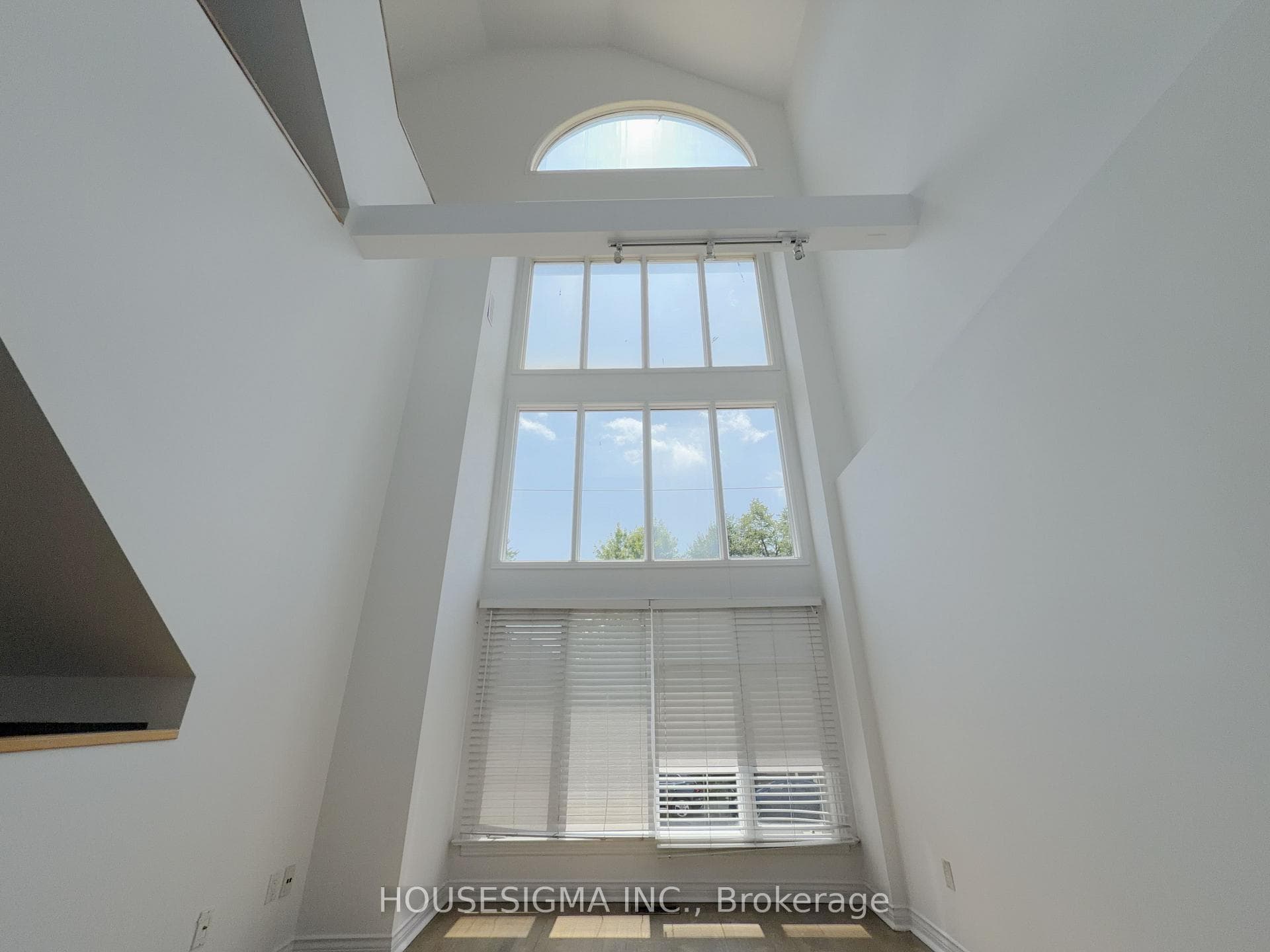 116 Cranbrooke Avenue Unit Main photo 5