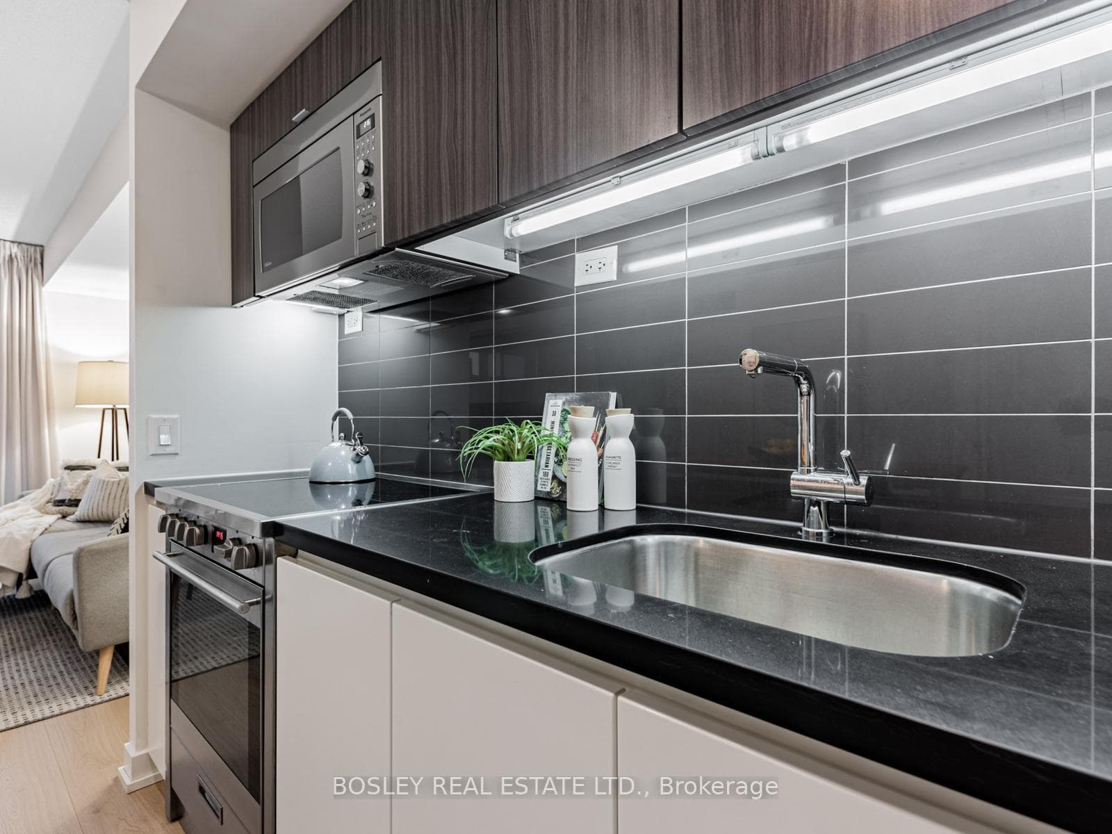 75 Queens Wharf Road Unit 811 photo 4