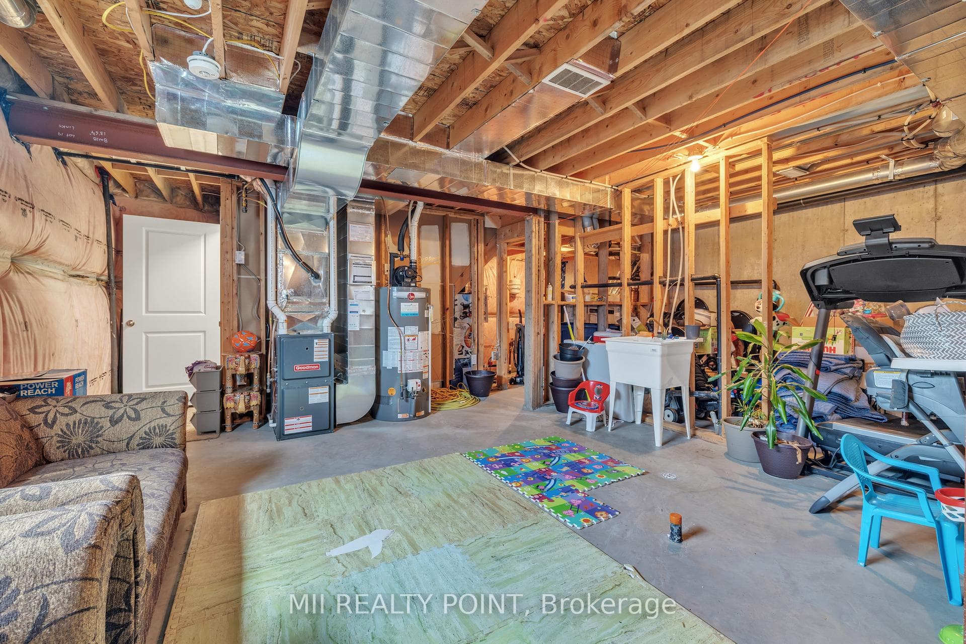 145 Links Crescent photo 26