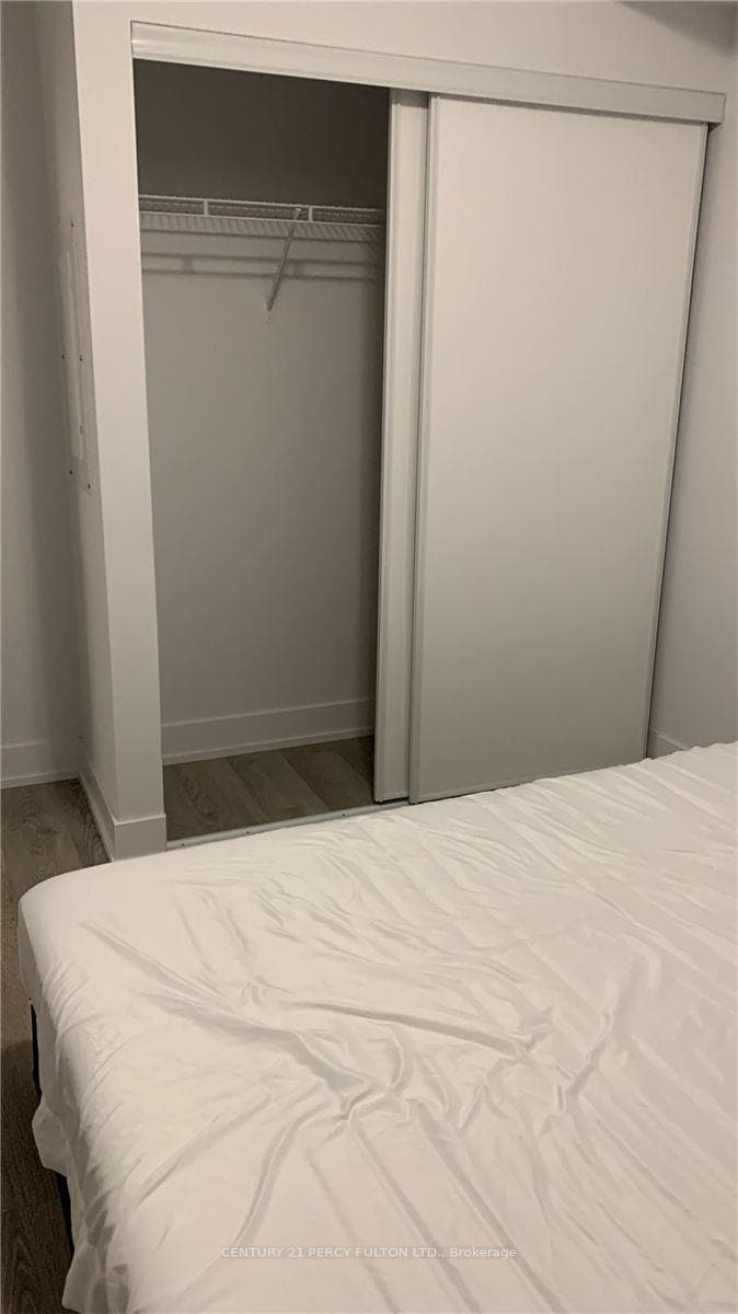 2550 Simcoe Street Unit 810 photo 13