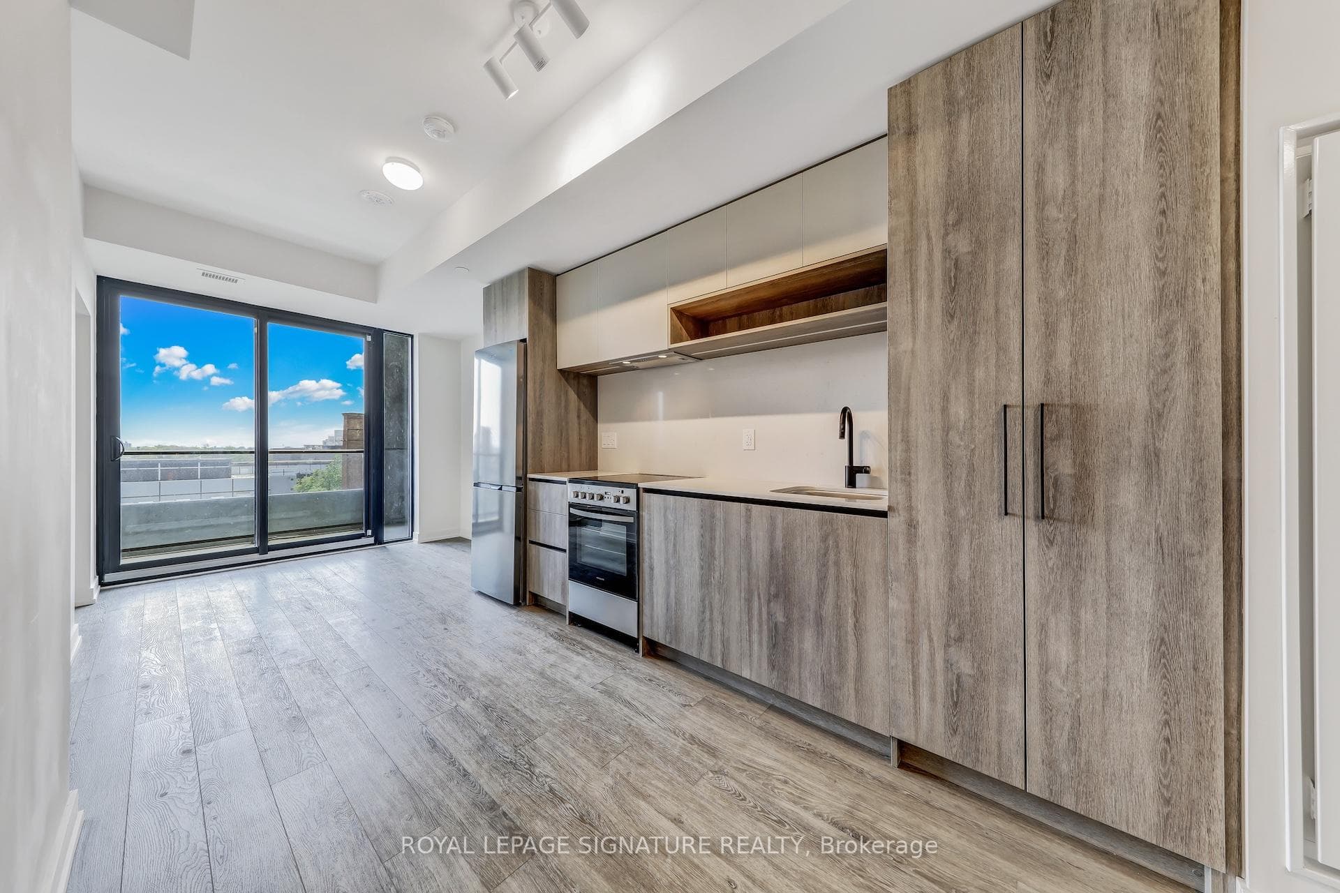 181 Sterling Road Unit 602 photo 4