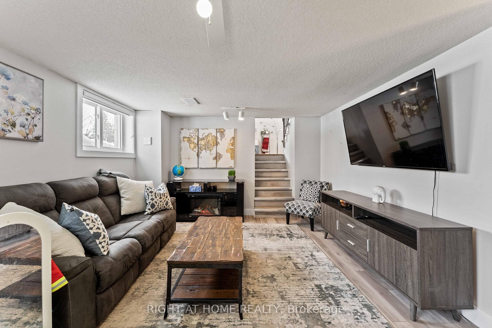 Rec room ideal for movie nights/quiet evenings in