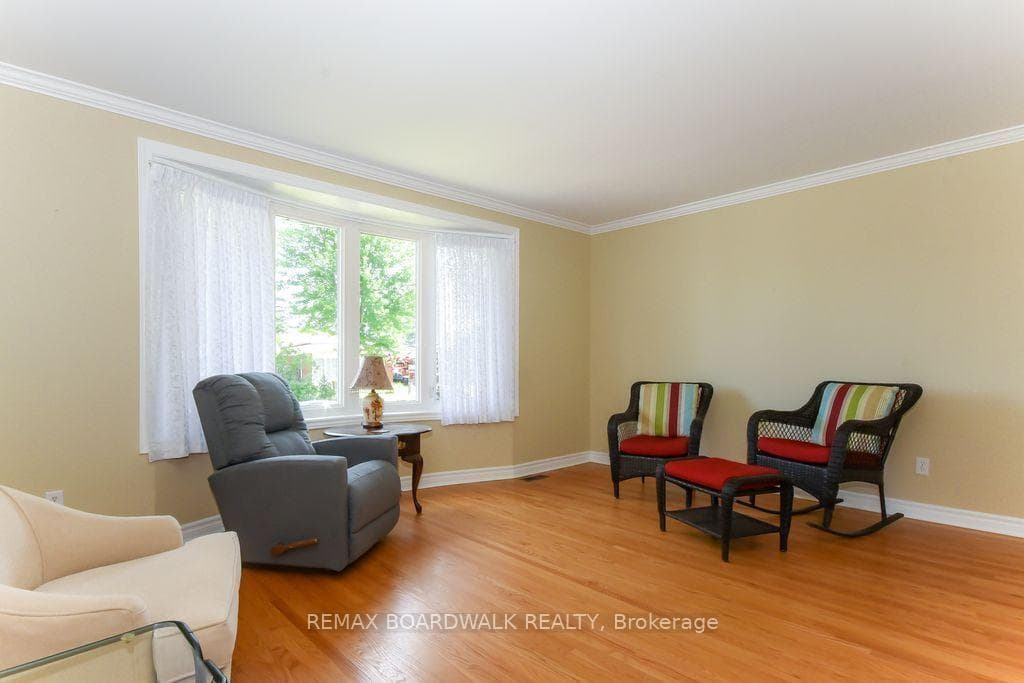 1392 Chartrand Avenue photo 4