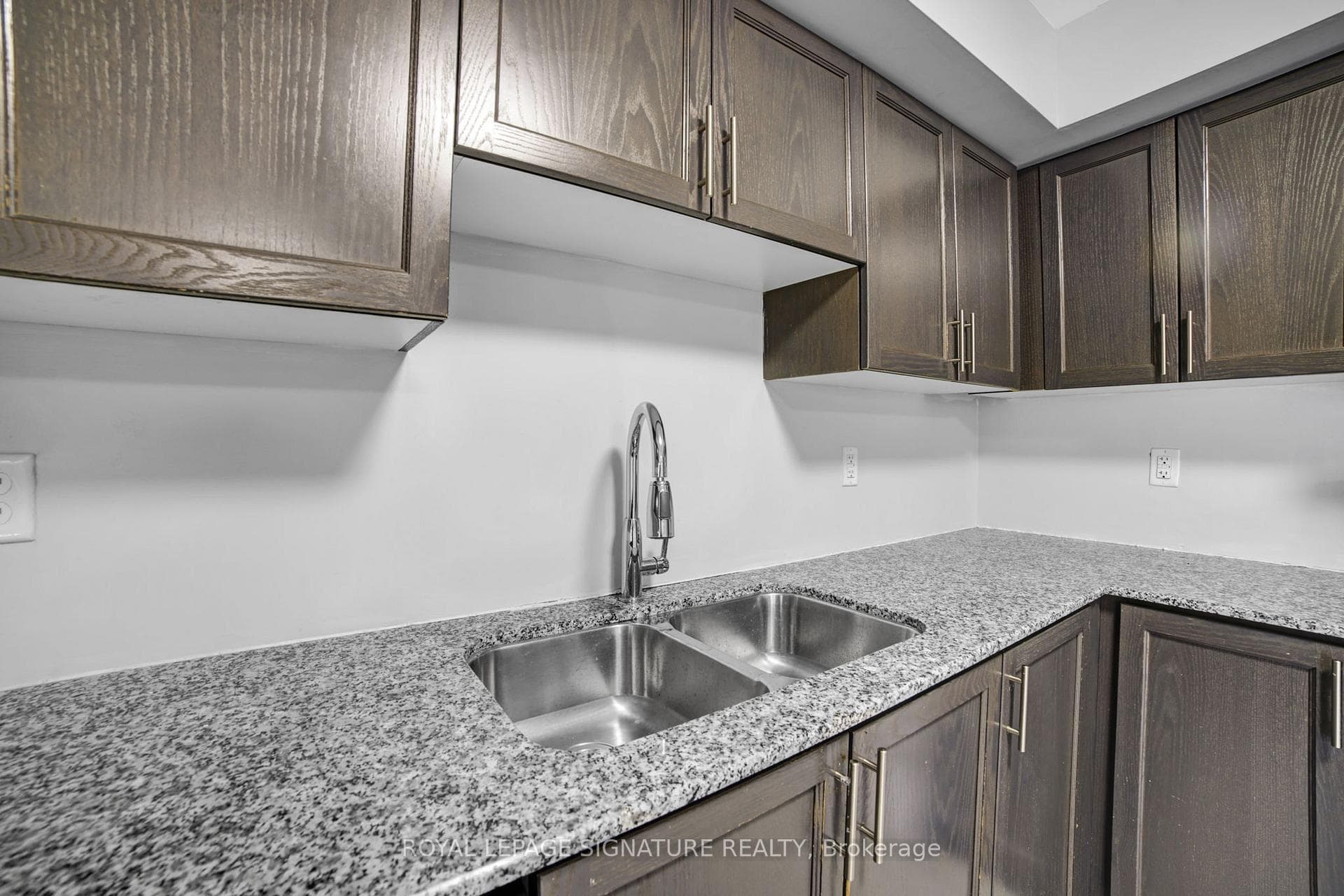 2492 Post Road Unit 19 photo 11
