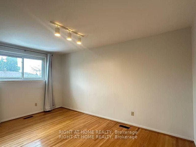 63 Cairnside Crescent photo 12