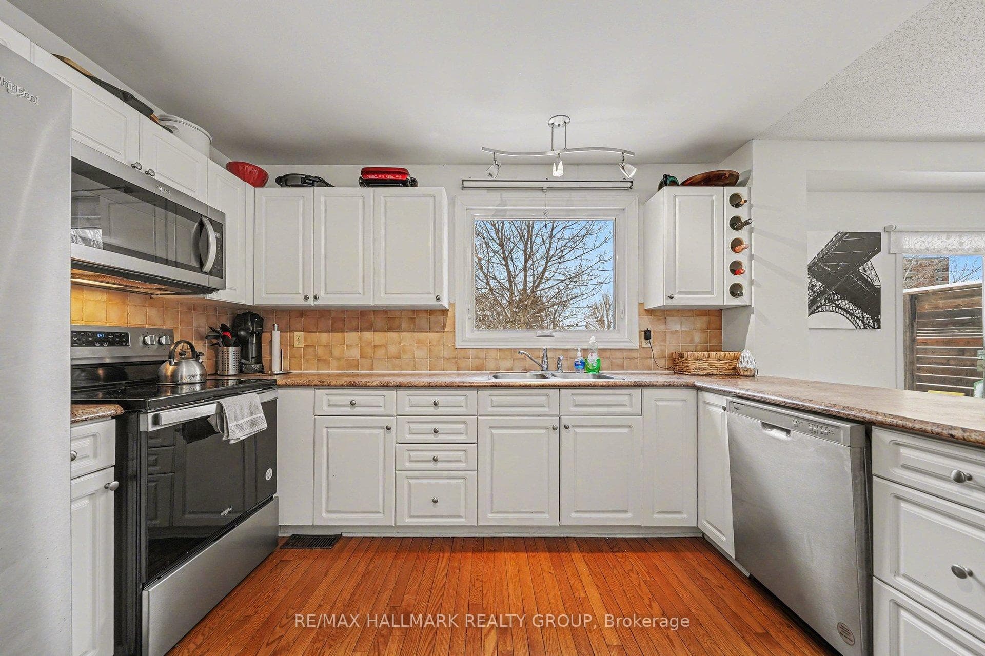 2741 Massicotte Lane photo 9