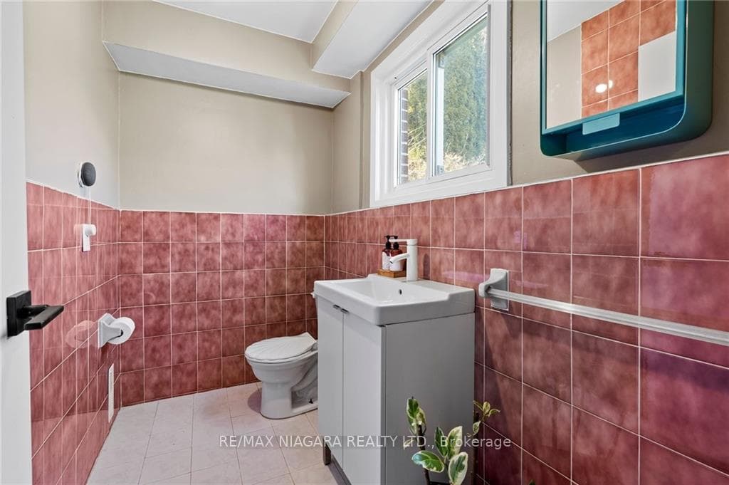 227 Lakeshore Road photo 24