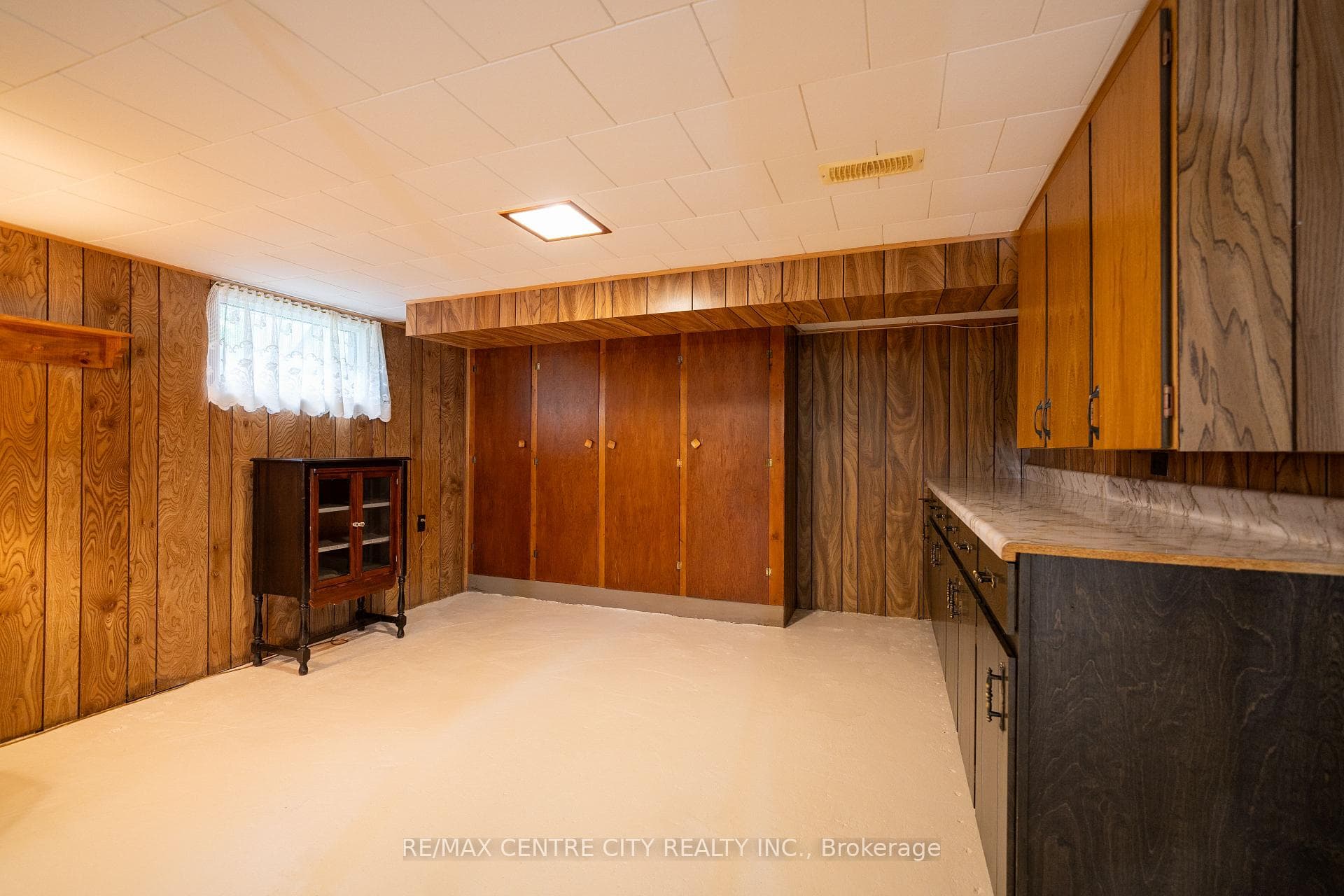 2571 Queen Street photo 33