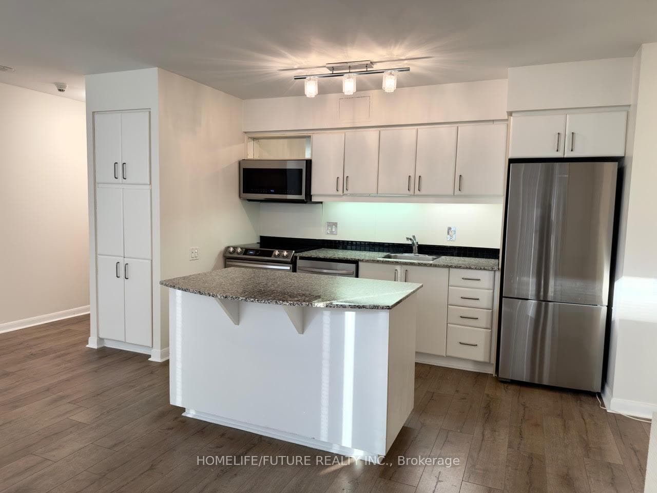 33 Sheppard Avenue Unit 806 photo 9