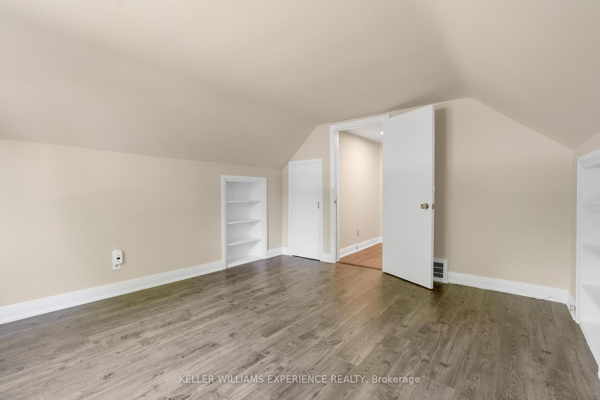 11 NAPIER Street photo 28