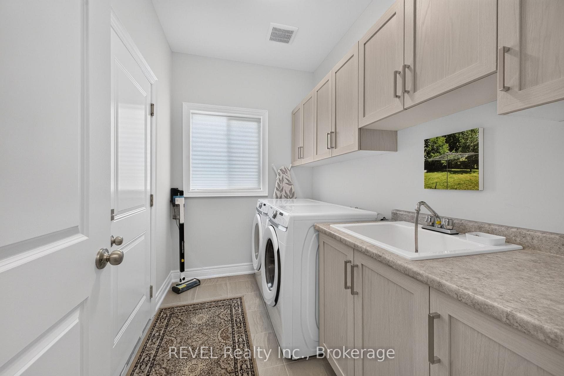 394 Hummel Crescent photo 20