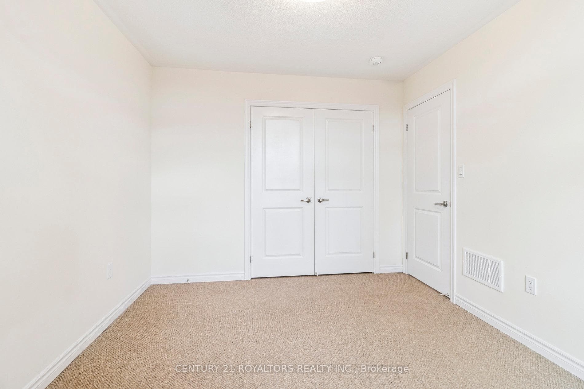 25 Ferragine Crescent photo 27