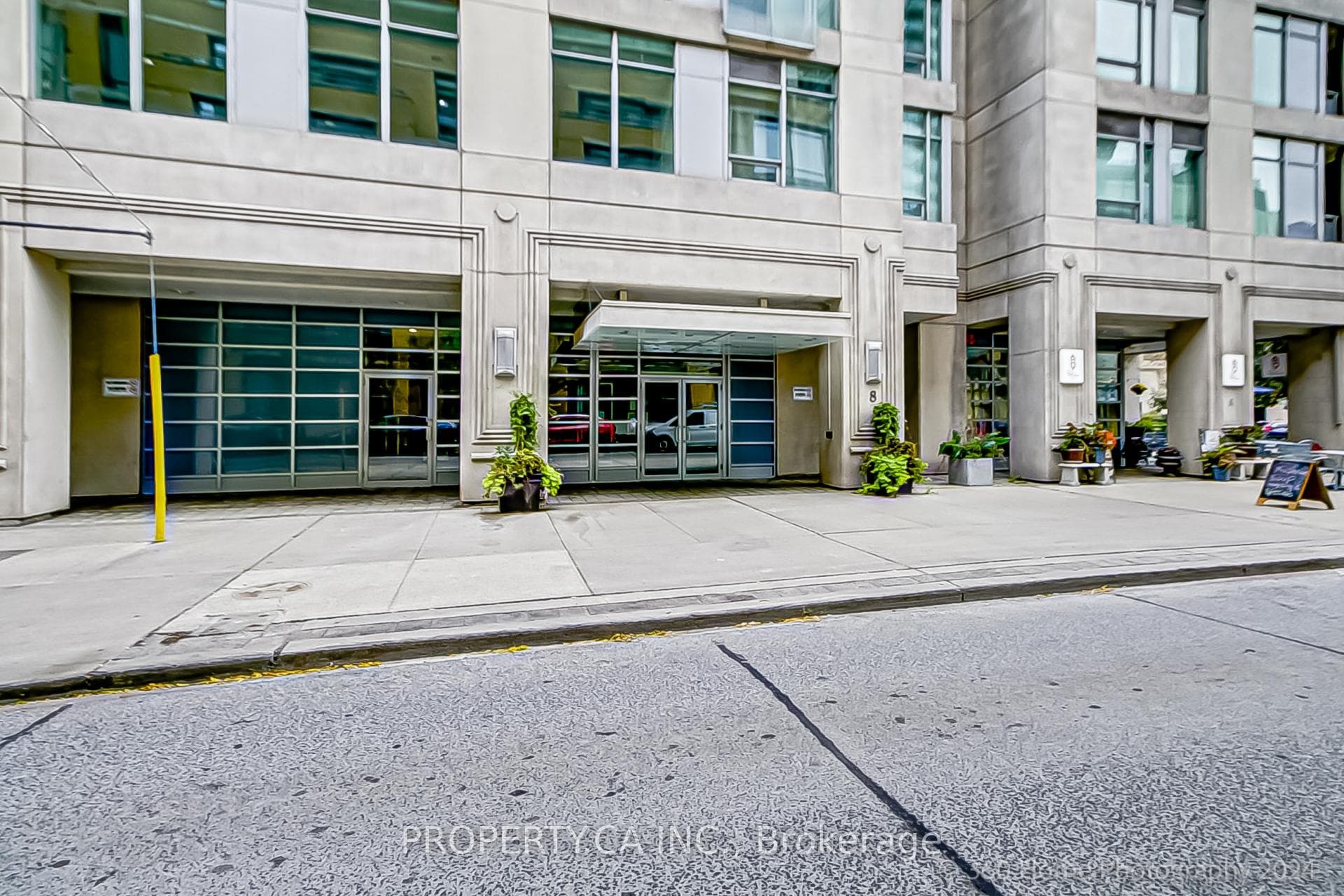 8 Scollard Street Unit 702 photo 24