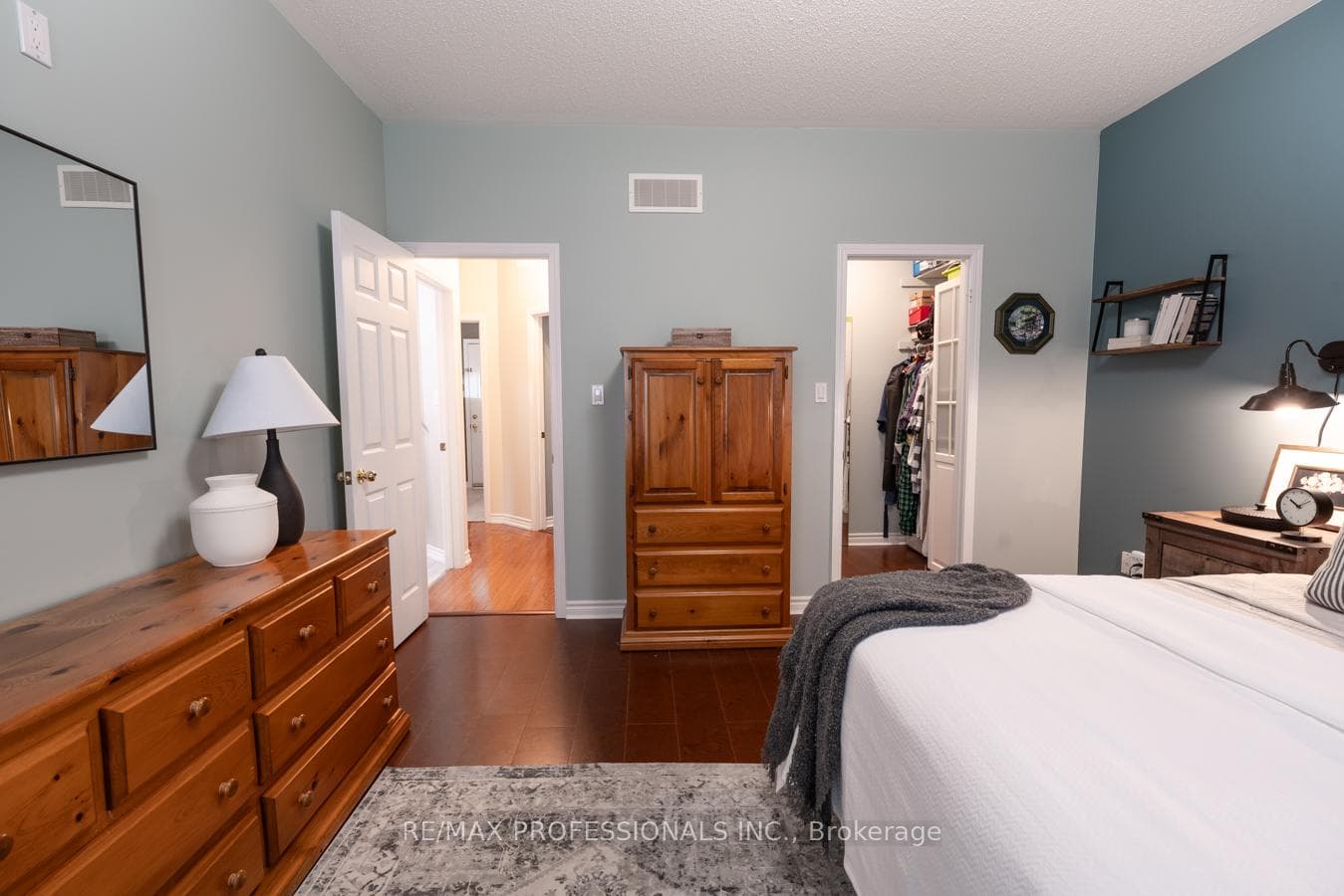 228 Richfield Square photo 19