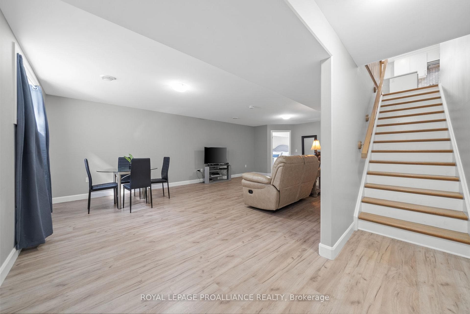 40 Lehtinen Crescent photo 27