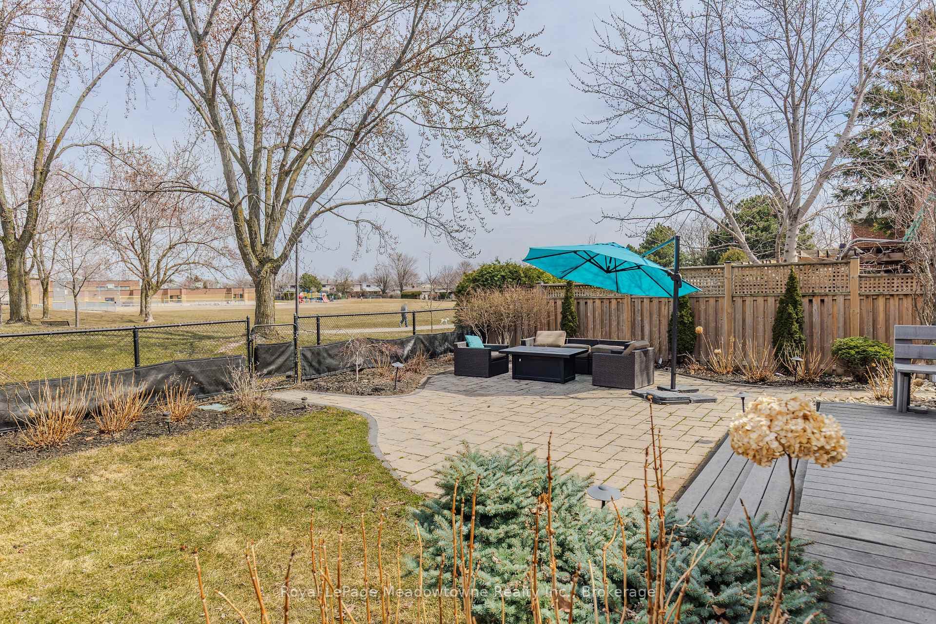 740 Robertson Crescent photo 49