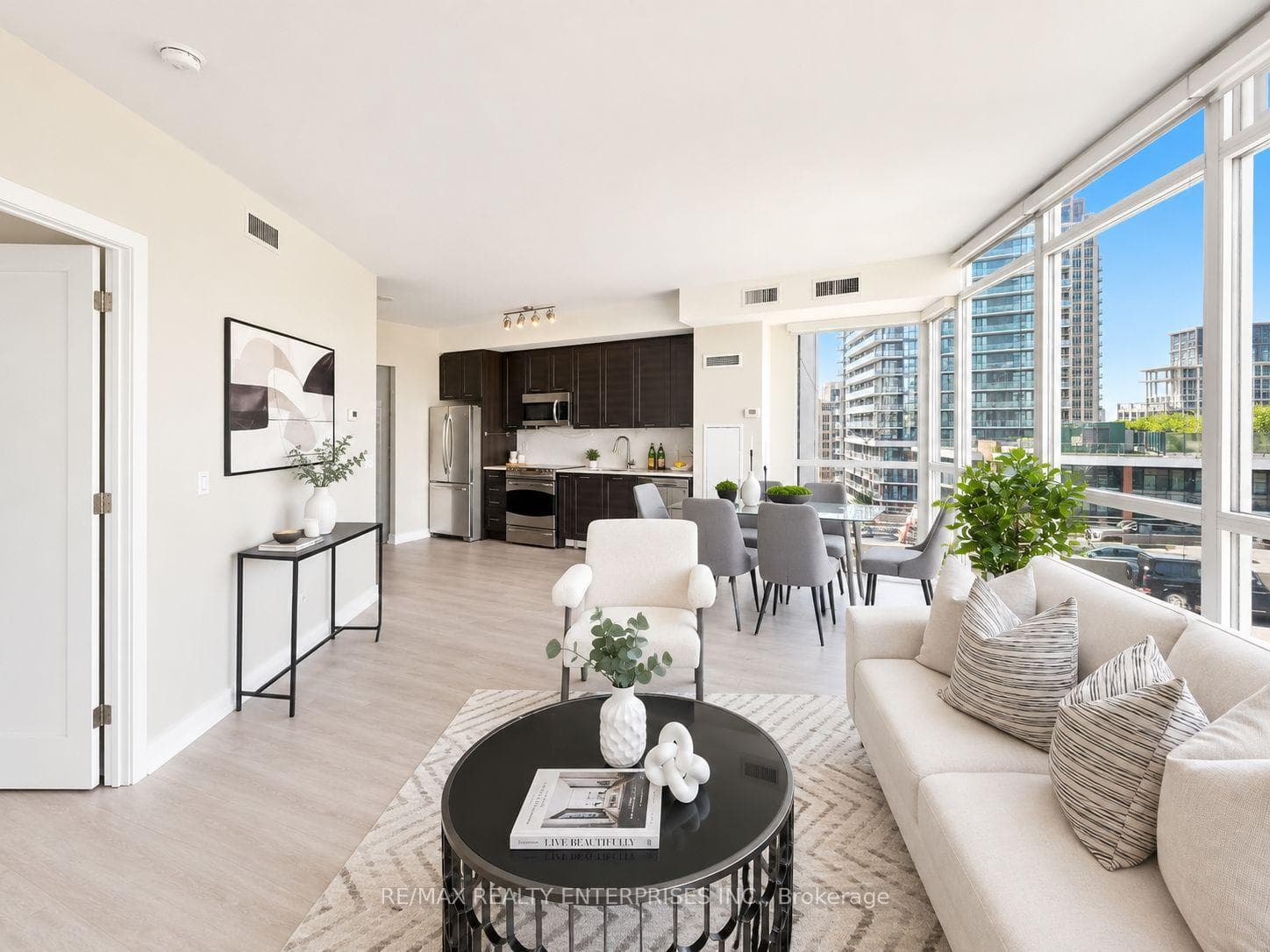 169 Fort York Boulevard Unit 722 photo 6