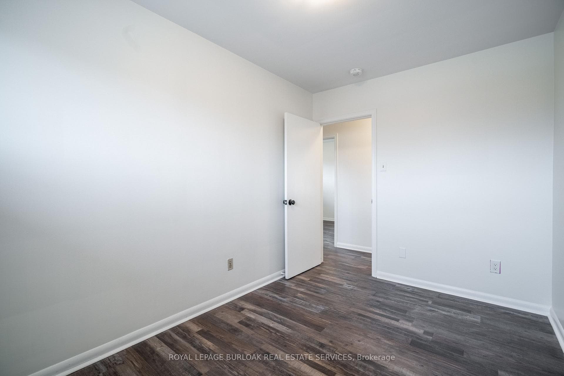 4 STARLIGHT Court Unit Upper photo 19