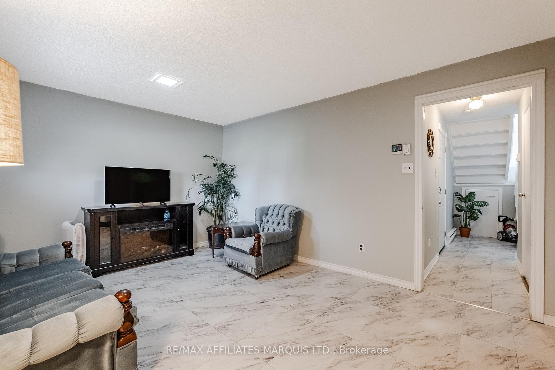 812 Glengarry Boulevard photo 33