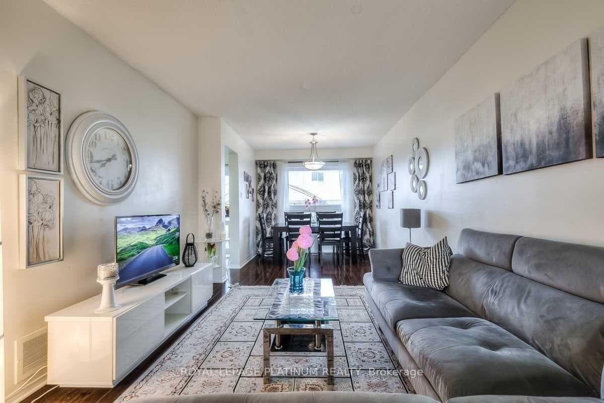87 Poolton Crescent photo 3