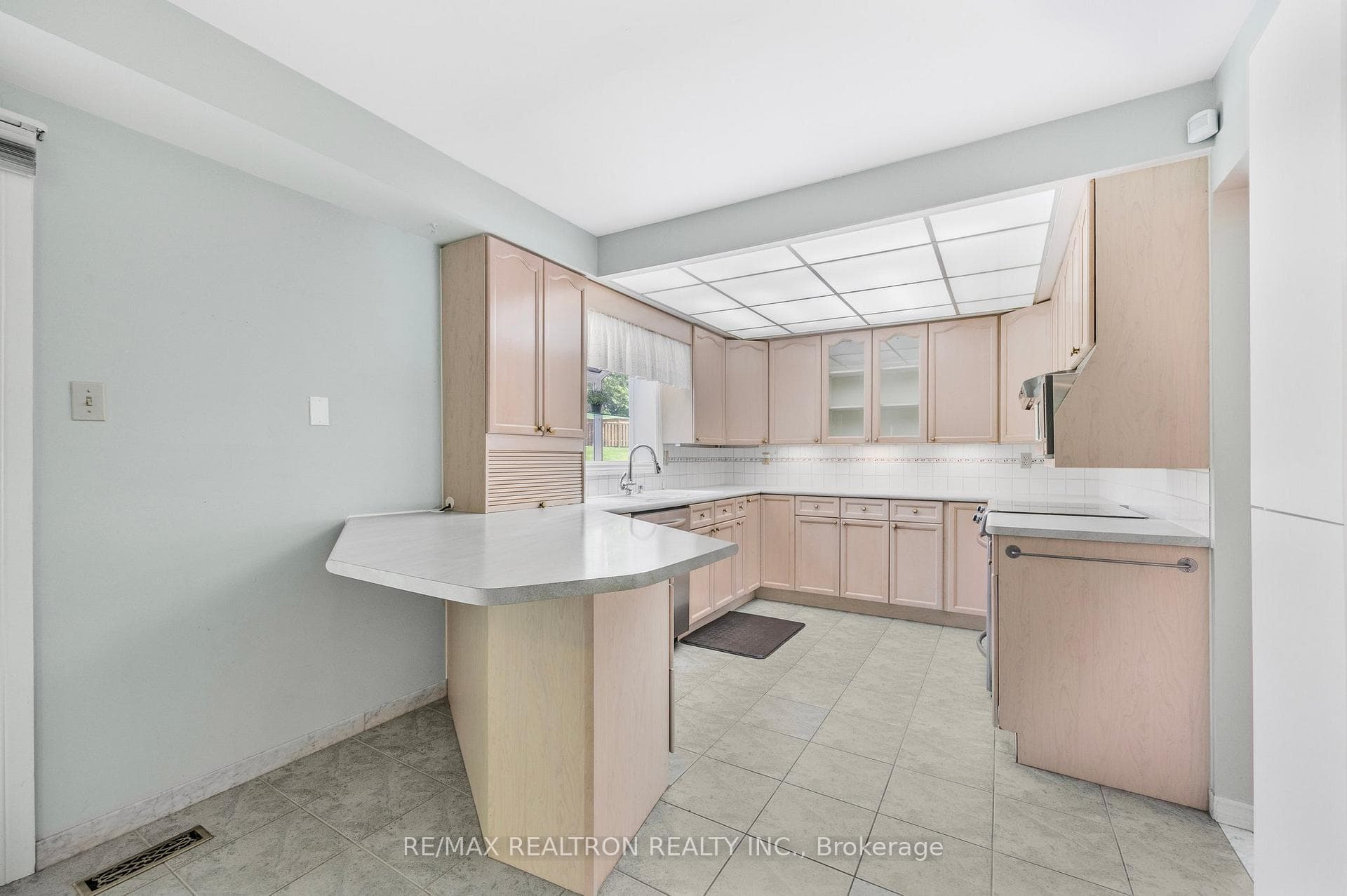Kitchen Breakfast Bar