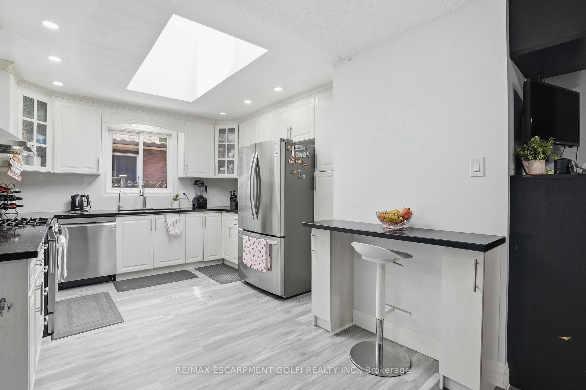 391 East 24th Street photo 13