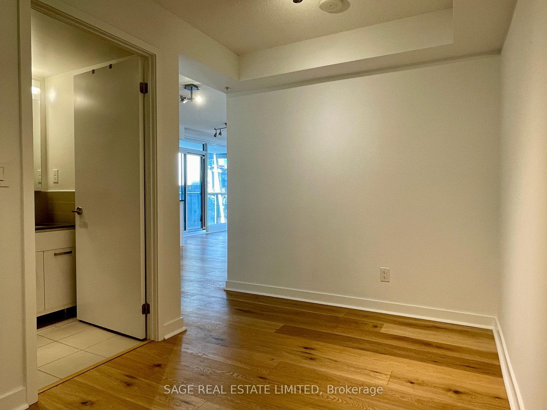 295 Adelaide Street Unit 424 photo 11