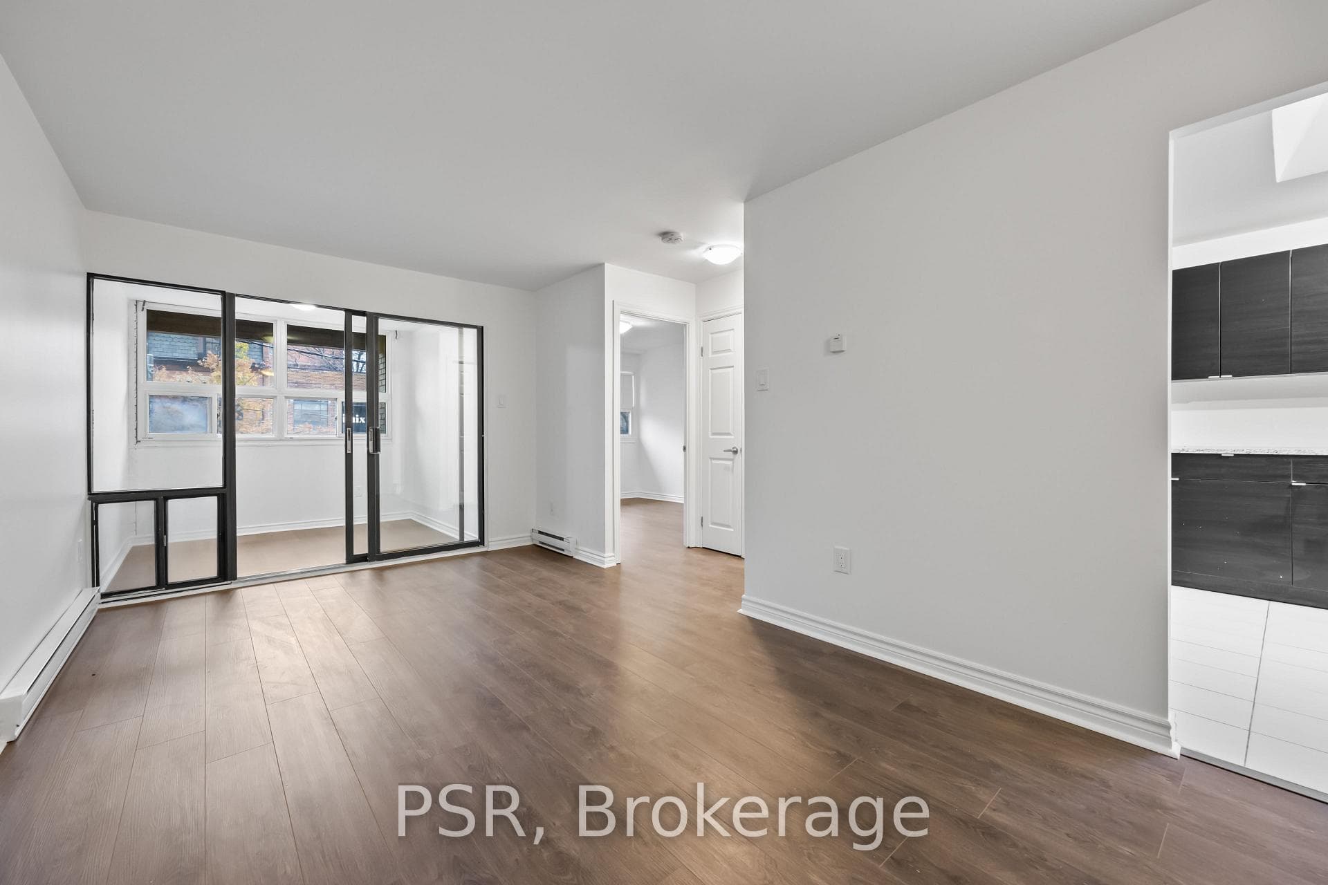 353 Queen Street Unit 10 photo 2