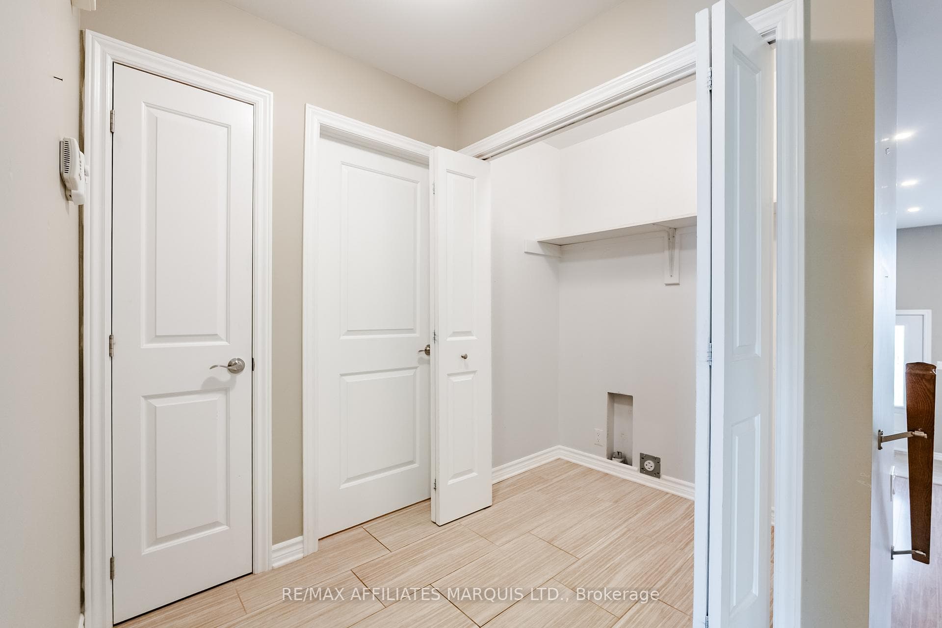 660 Hamilton Crescent photo 17