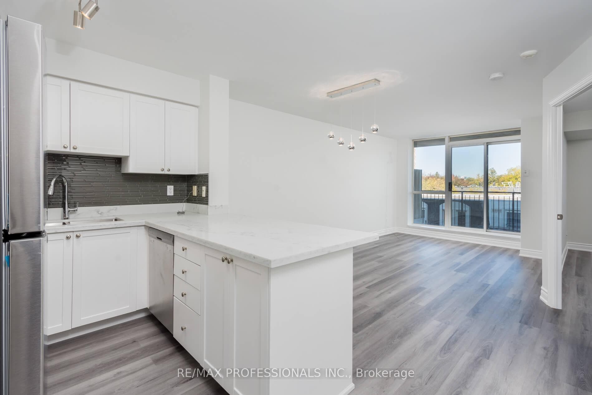 1000 King Street Unit 520 photo 6