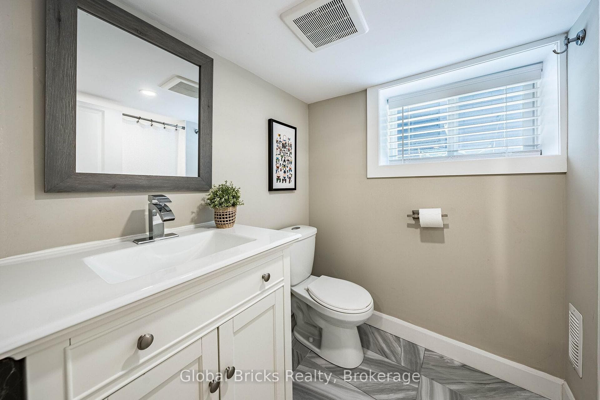 19 Elward Boulevard photo 31
