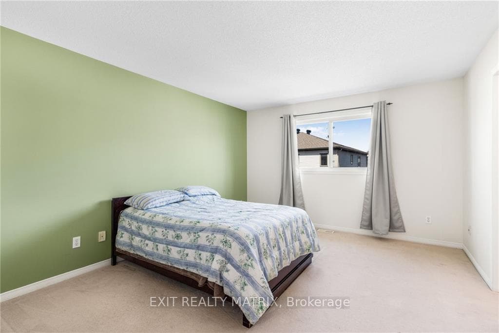 1119 BRASSEUR Crescent photo 22