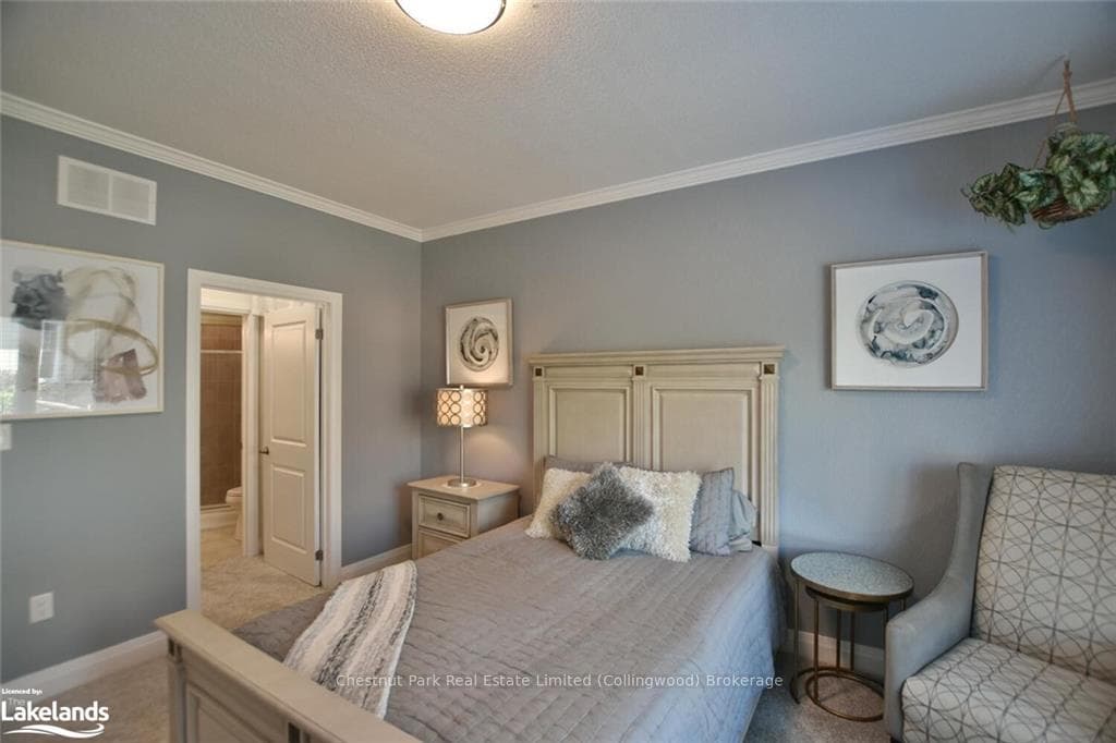 69 KARI Crescent photo 26