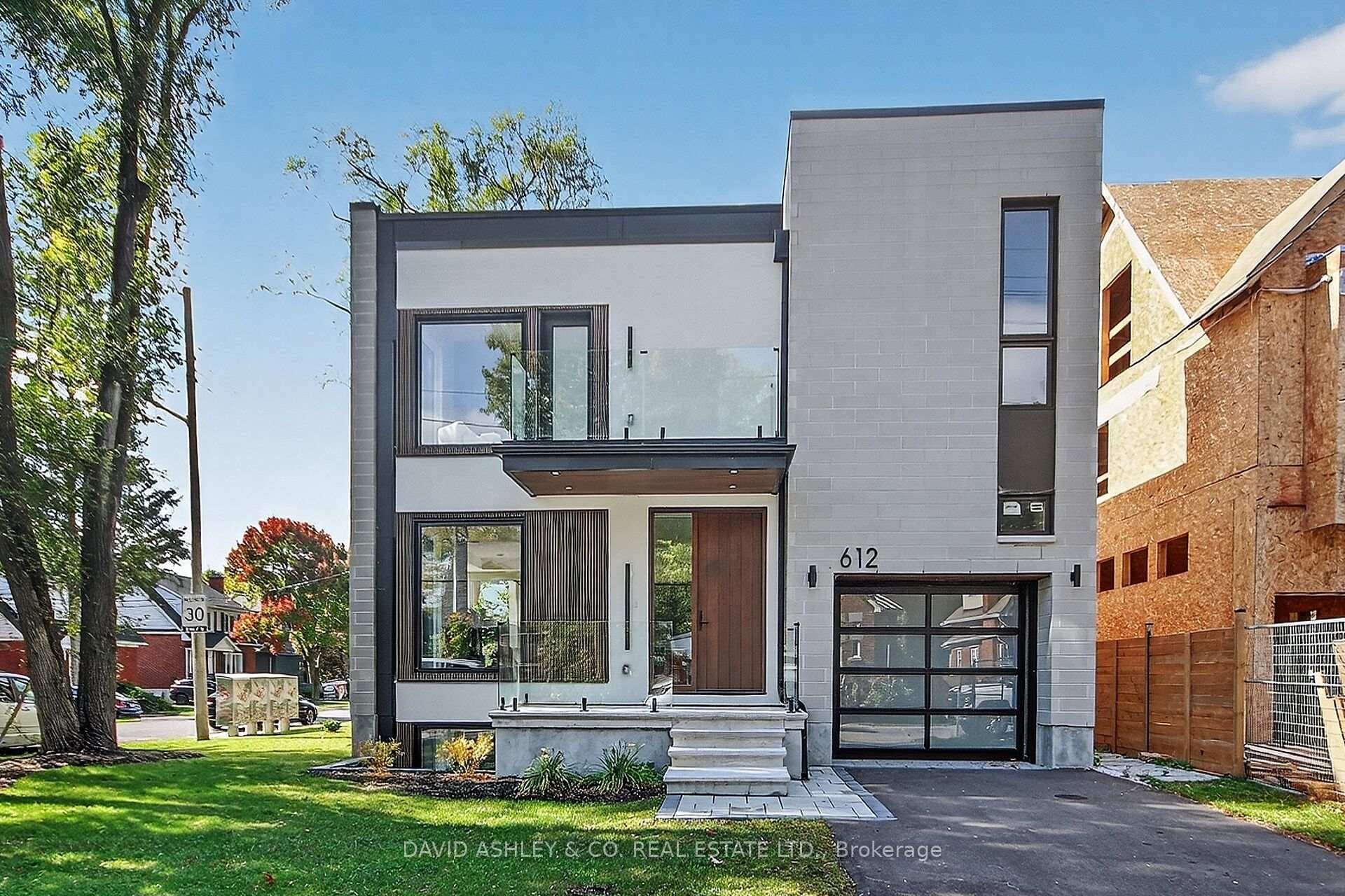 612 Tweedsmuir Avenue Unit Main photo 1