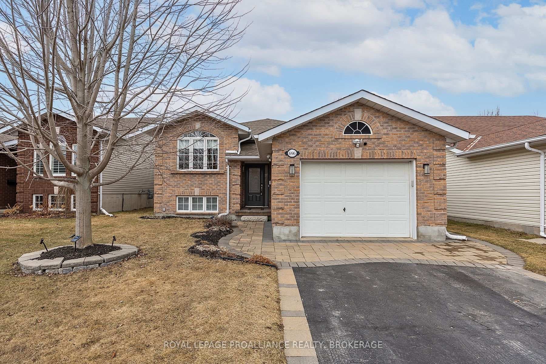 696 Roosevelt Drive photo 1