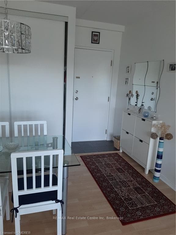 155 RIVERGLEN Drive Unit 210 photo 8
