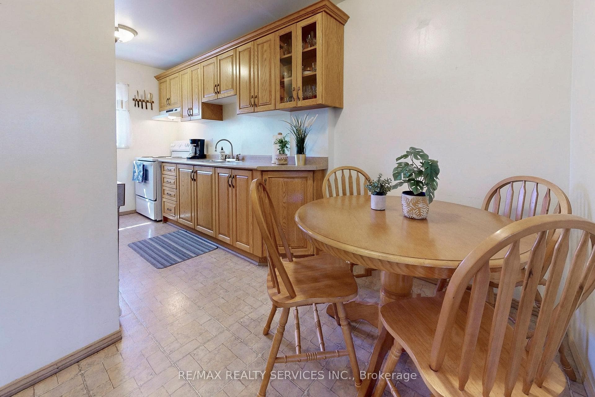 8 Gladstone Square photo 13