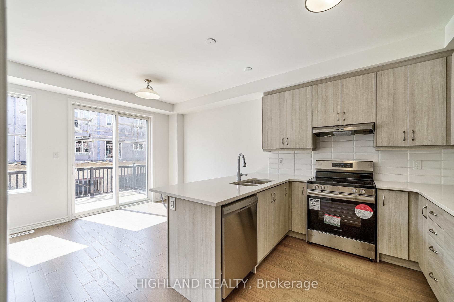 3026 Bramall Gardens photo 15