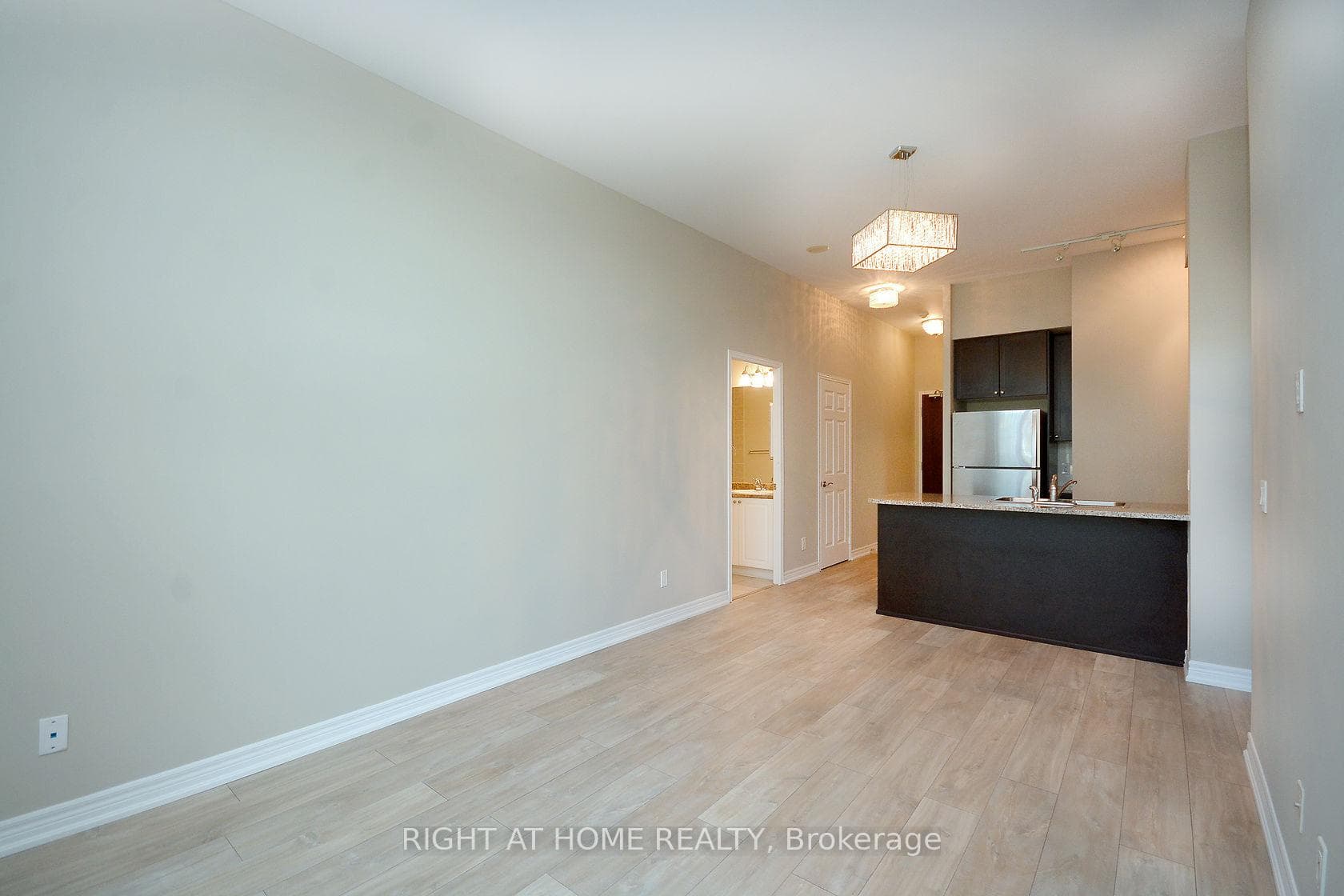 339 Rathburn Road Unit 101 photo 7
