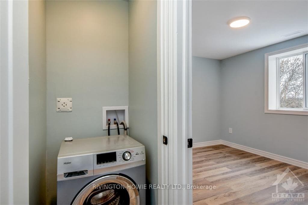 413 DONALD B MUNRO Drive photo 23