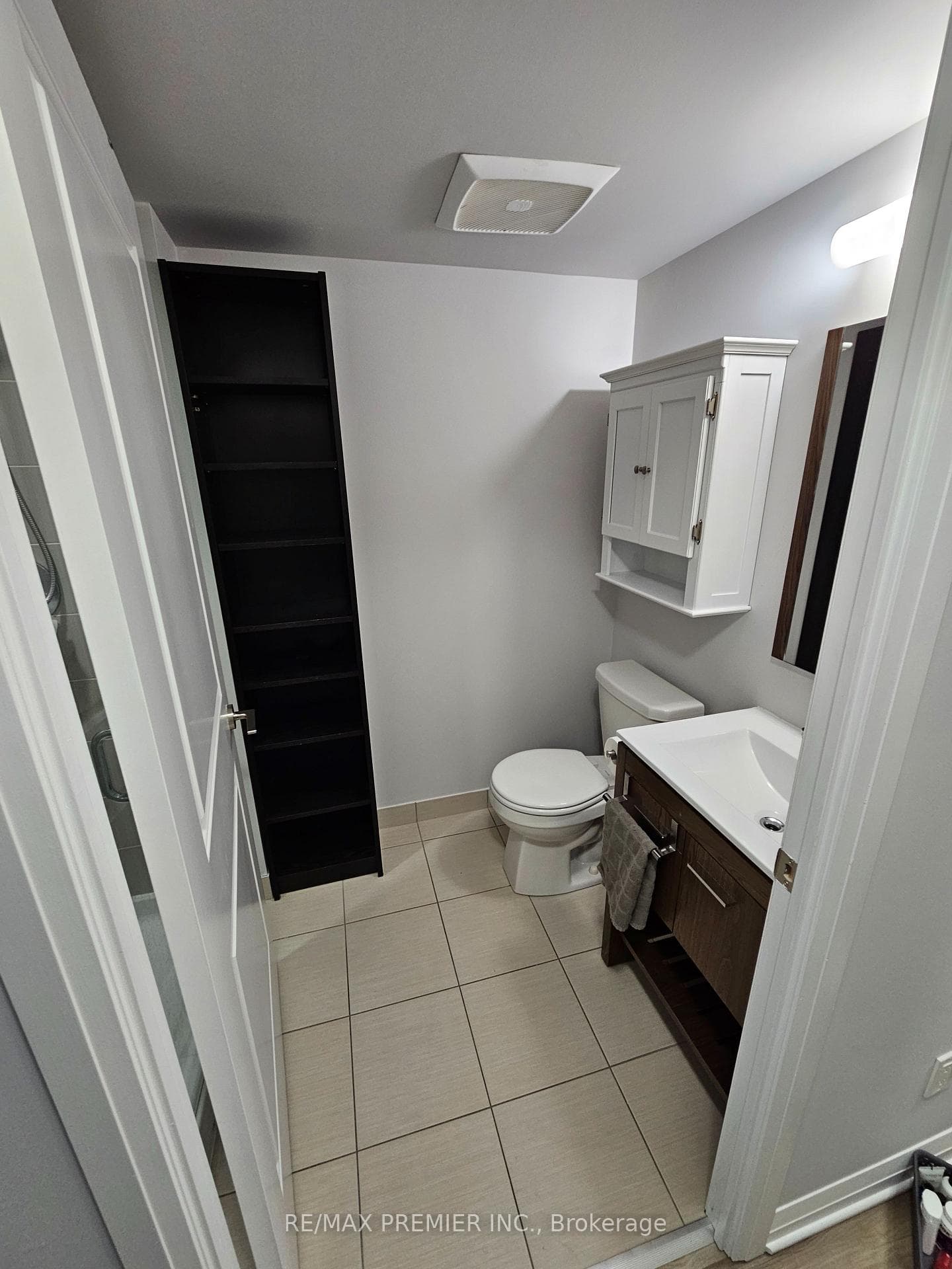 30 Meadowglen Place Unit 807 photo 8