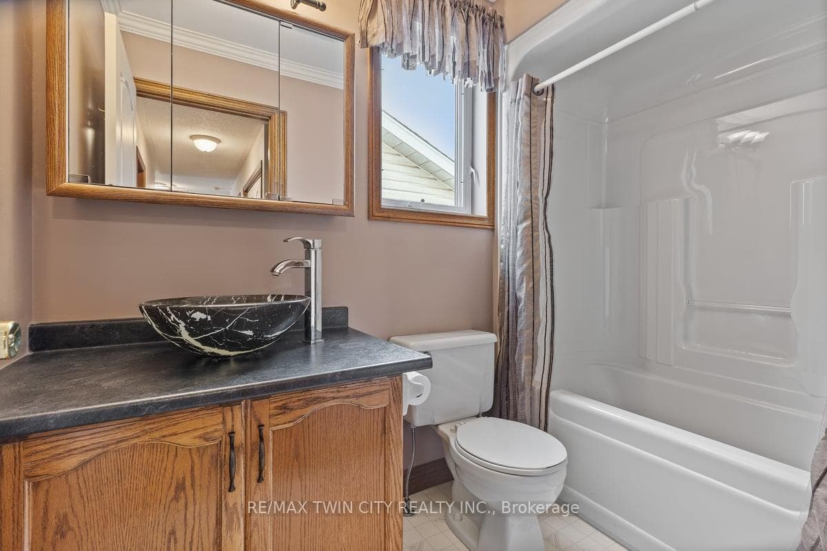 83 Hazelwood Crescent photo 11