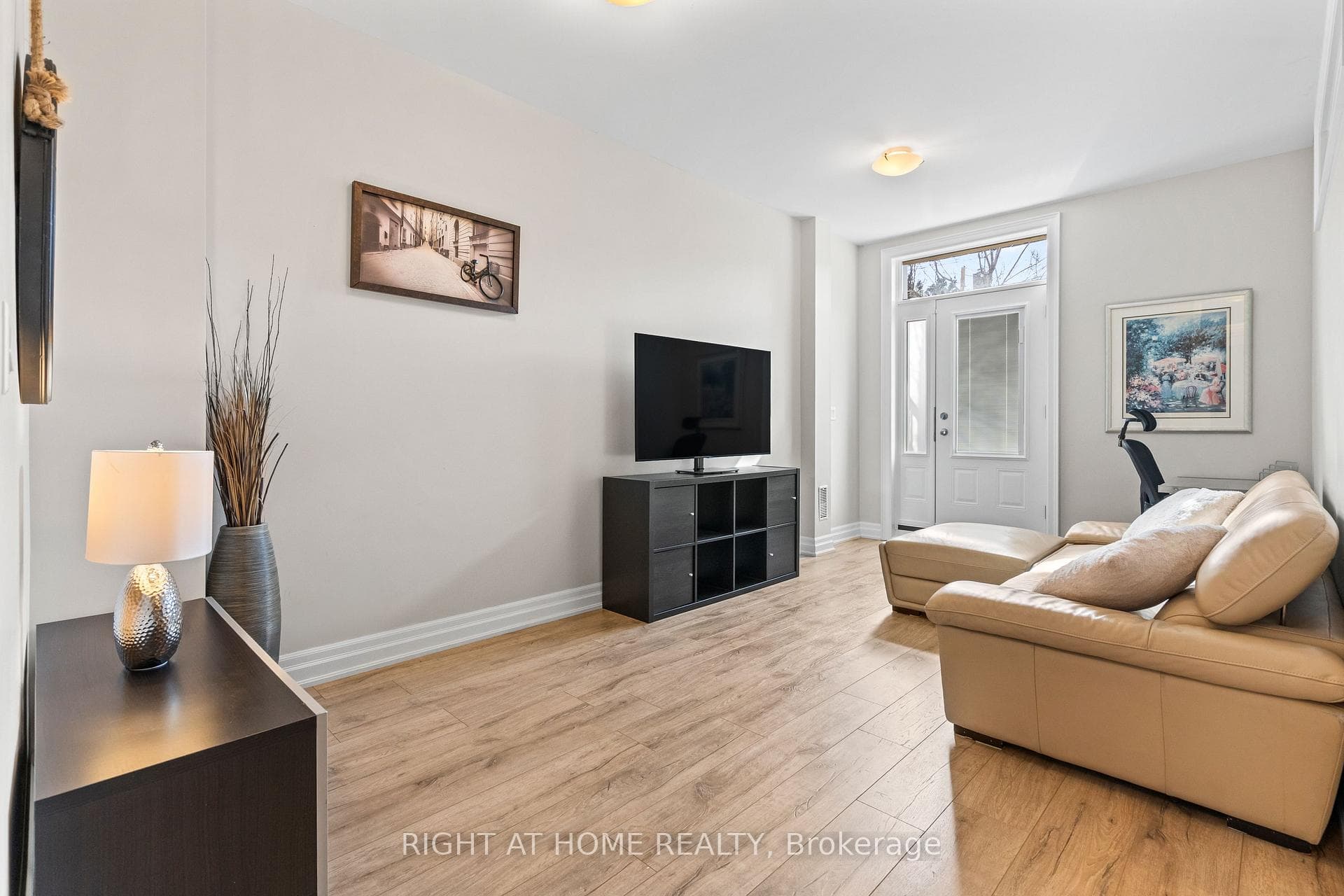 91B Evans Avenue photo 39