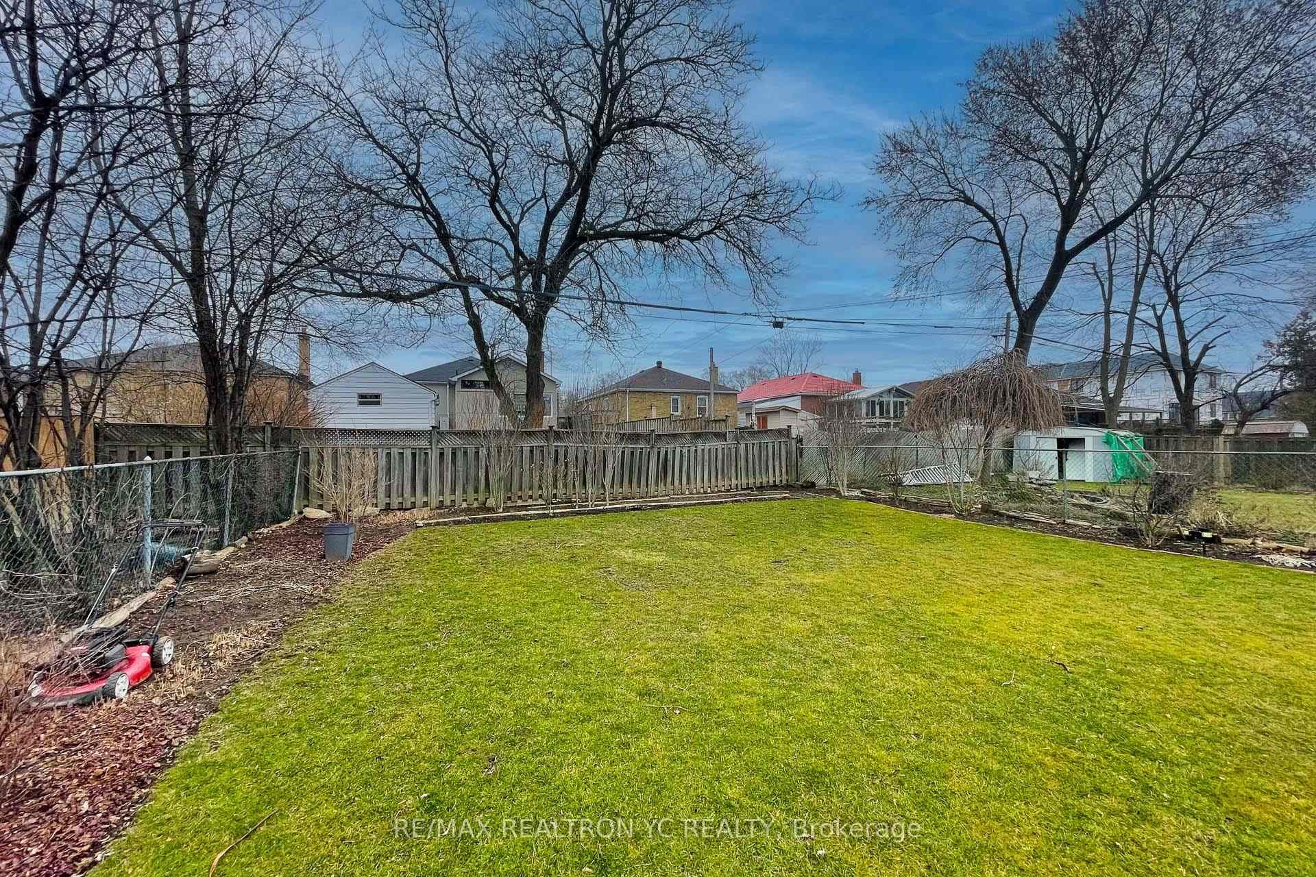 35 Compton Drive photo 34