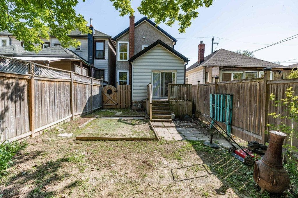 21 Mayflower Avenue photo 36