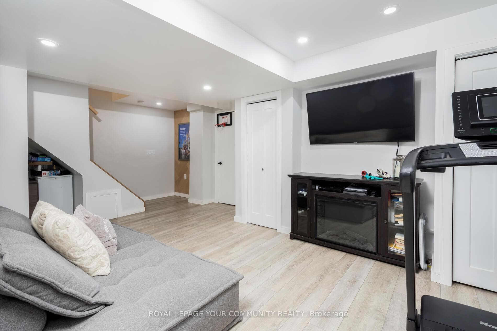 21 Oakridge Court photo 24