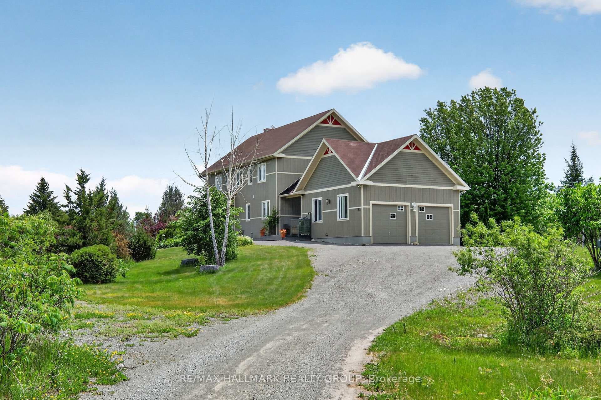 Impressive Property on a private Lot
